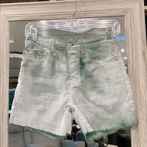 Levi’s unique vintage green ribbed shorts size 24